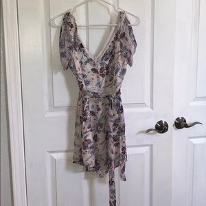 Romper with pockets and waist tie.